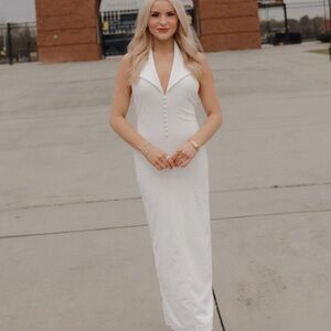 Elegant White Sleeveless Dress